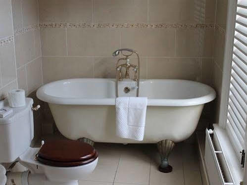 The Crown Hotel Фрамлингам Екстериор снимка